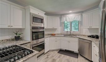 84 Bakewell Ct, Cranston, RI 02921