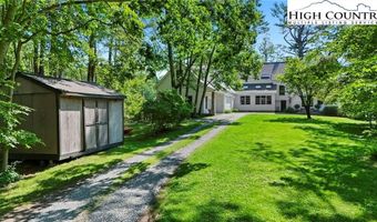 140 Library Ln, Banner Elk, NC 28604