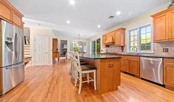 273 Finch Ln, North Kingstown, RI 02874