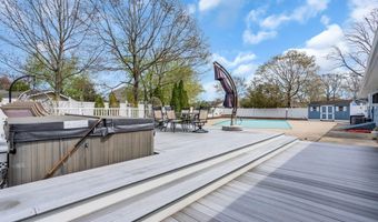 7 Glenwood Dr, Bayville, NJ 08721