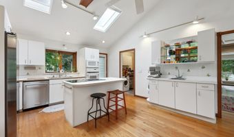 10 Pleasant Point Rd, Branford, CT 06405