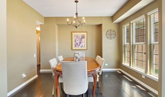 10 Hithergreen Ct, Algonquin, IL 60102
