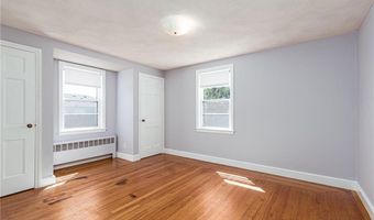 8 Somerset Rd, Cranston, RI 02910