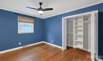 1911 Club Rd, Charlotte, NC 28205