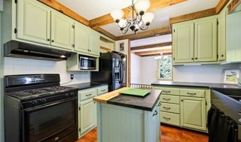 115 Poplar St, Agawam, MA 01030