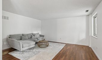 1520 Ploma Dr, Ballwin, MO 63021