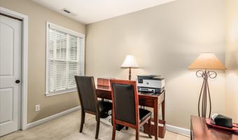 18 Lawrence Ave 18, Danbury, CT 06810