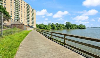625 SLATERS Ln 401, Alexandria, VA 22314