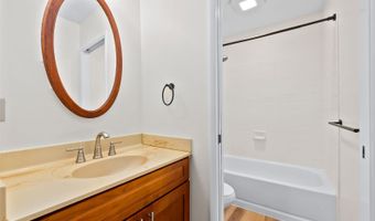 355 Aoloa St Q102, Kailua, HI 96734