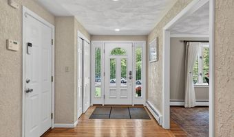 28 Algonquin Ave, Andover, MA 01810