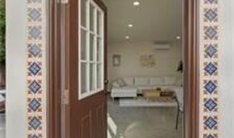 2111 S Bronson Ave, Los Angeles, CA 90018