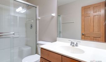 2636 Pondview Dr, Algonquin, IL 60102