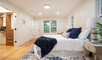 247 Glen Hill Dr, North Kingstown, RI 02874