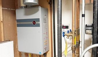 121 Hillwood St, Cranston, RI 02920