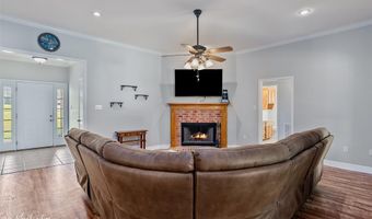 222 Country Club Dr, Benton, LA 71006