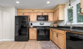 15 Diane Dr, Cromwell, CT 06416
