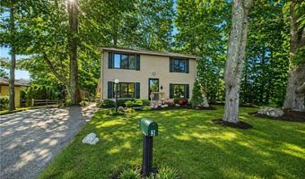 3 Lakeview Dr, Narragansett, RI 02882