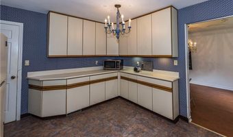 2070 White Pond Dr, Akron, OH 44313