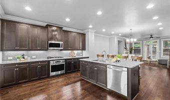 1044 Township Sq, Alpharetta, GA 30022
