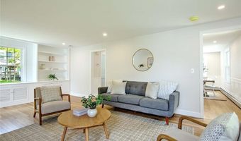 1 Cheshire Dr, Barrington, RI 02806
