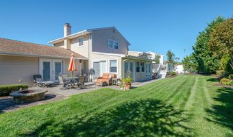 38 Holly Dr, Parlin, NJ 08859
