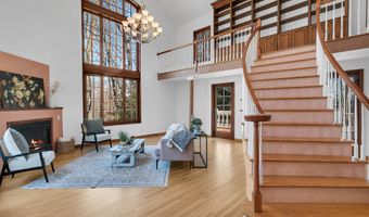 160 Pelican Rd, Middletown, NJ 07748