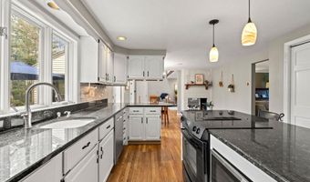 12 Magazine St, Bedford, NH 03110
