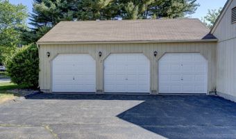 84 Founders Vlg 84, Clinton, CT 06413