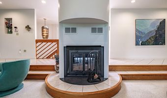 15 Inverness Rd, Falmouth, ME 04105