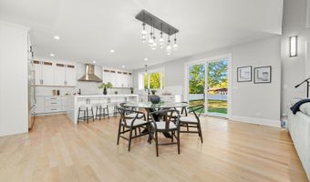 1418 W Maude Ave, Arlington Heights, IL 60004