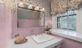 360 RUMSTICK Rd, Barrington, RI 02806