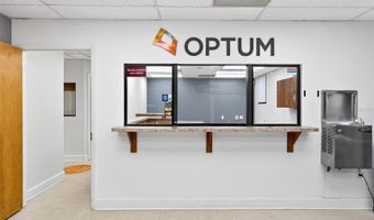 220 N WESTMONTE Dr B, Altamonte Springs, FL 32714