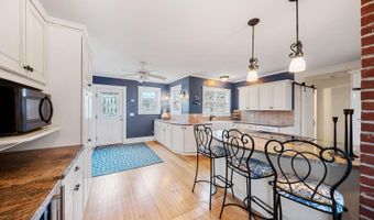 35 Benedict Rd, Bourne, MA 02532