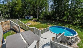 11 Macintosh Dr, Andover, NJ 07848