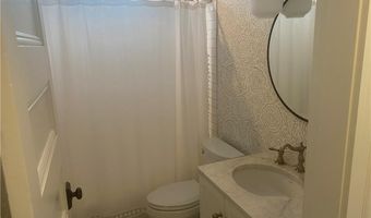 27 Mann Ave, Newport, RI 02840