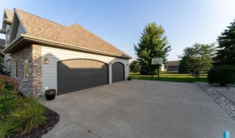 907 St Andrews Dr, Beresford, SD 57004