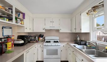 7 Cleveland Ave, Cranston, RI 02920