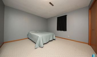 48224 266th St, Brandon, SD 57005