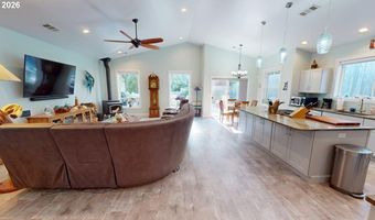 917 5 7TH St, Brookings, OR 97415