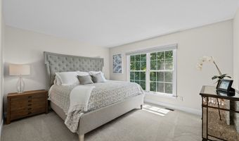 215 Beaumont Trl, Aurora, OH 44202