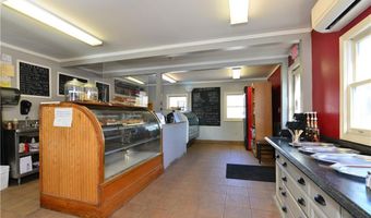 72 E Main Rd, Middletown, RI 02842