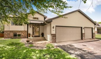 984 Waters Edge Cir, Avon, MN 56310