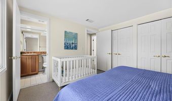 2 Martingale Ln, Narragansett, RI 02882