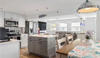 35 Willow Ave, Narragansett, RI 02882