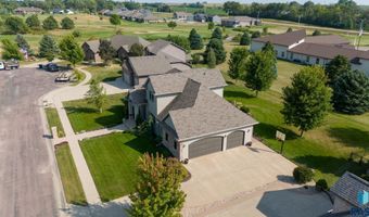 907 St Andrews Dr, Beresford, SD 57004