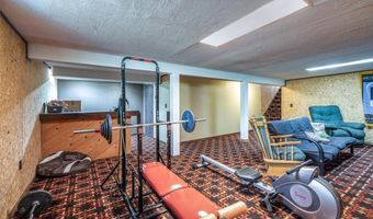 709 Oakhurst Dr, Amherst, OH 44001