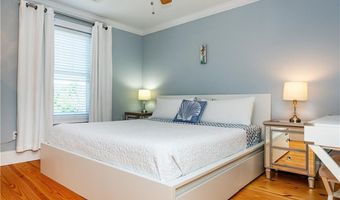 19 Eustis Ave, Newport, RI 02840