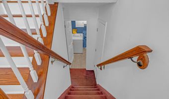 19 Spruce St, Beachwood, NJ 08722