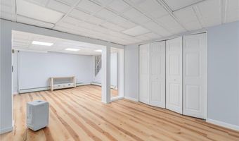 84 Hickory Dr, East Greenwich, RI 02818