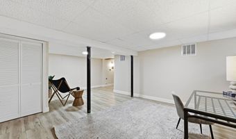 445 Lincoln Dr, Cheshire, CT 06410
